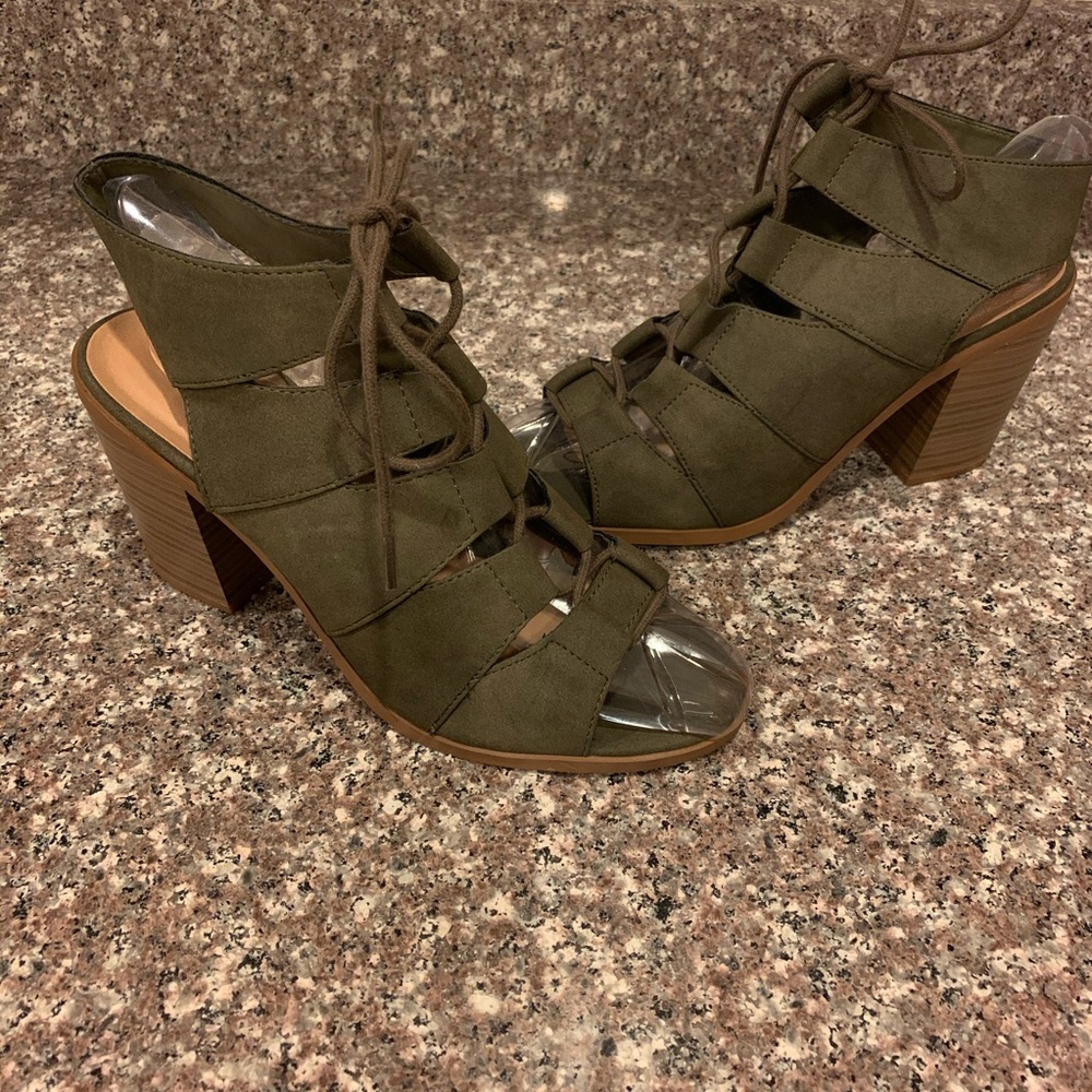 SODA opened toed chunky heel army green heel